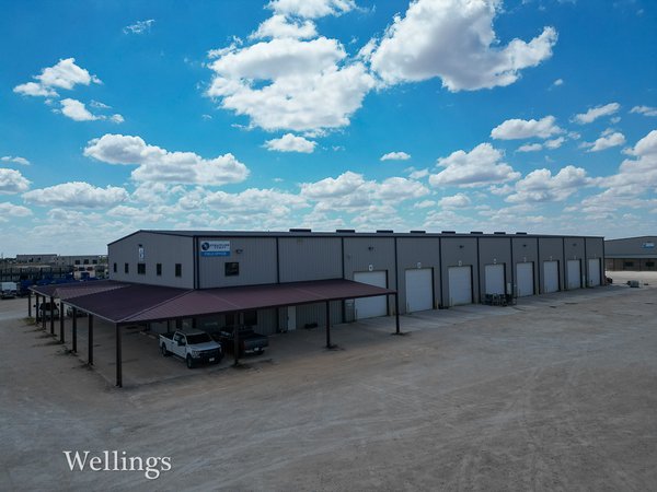For sale: 24.99+/- ACRE INDUSTRIAL INVESTMENT PROPERTY | OFFICE, WAREHOUSE, TRUCK WASH & YARD FACILITY IN EAGLE FORD SHALE